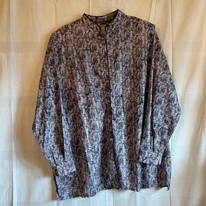 MarkReed Vintage Gray Wreath Design Button Up Top